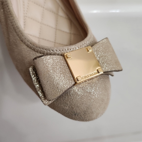 Cole Haan Tali Grand.OS Bow Wedge, Color: Cream/Gold, Size: 8 - Picture 4 of 11